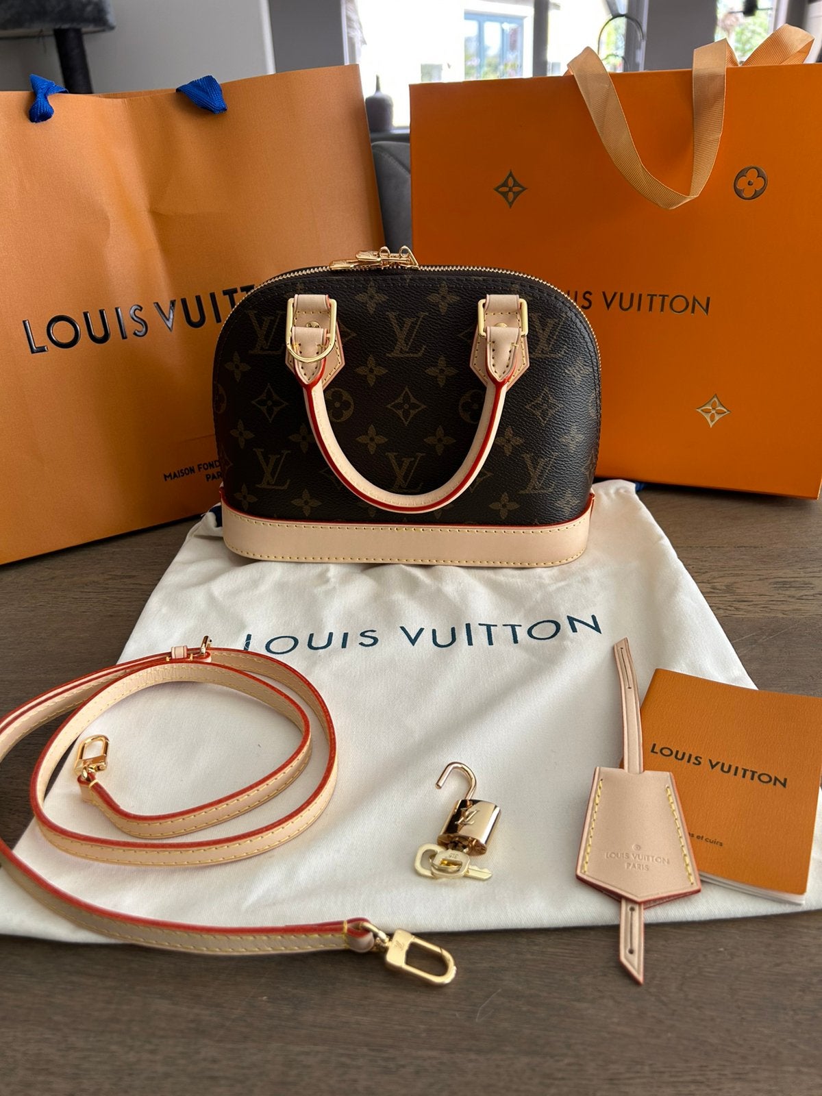 Louis Vuitton Alma BB, Verzenden, Zo goed als nieuw, Bruin, Handtas