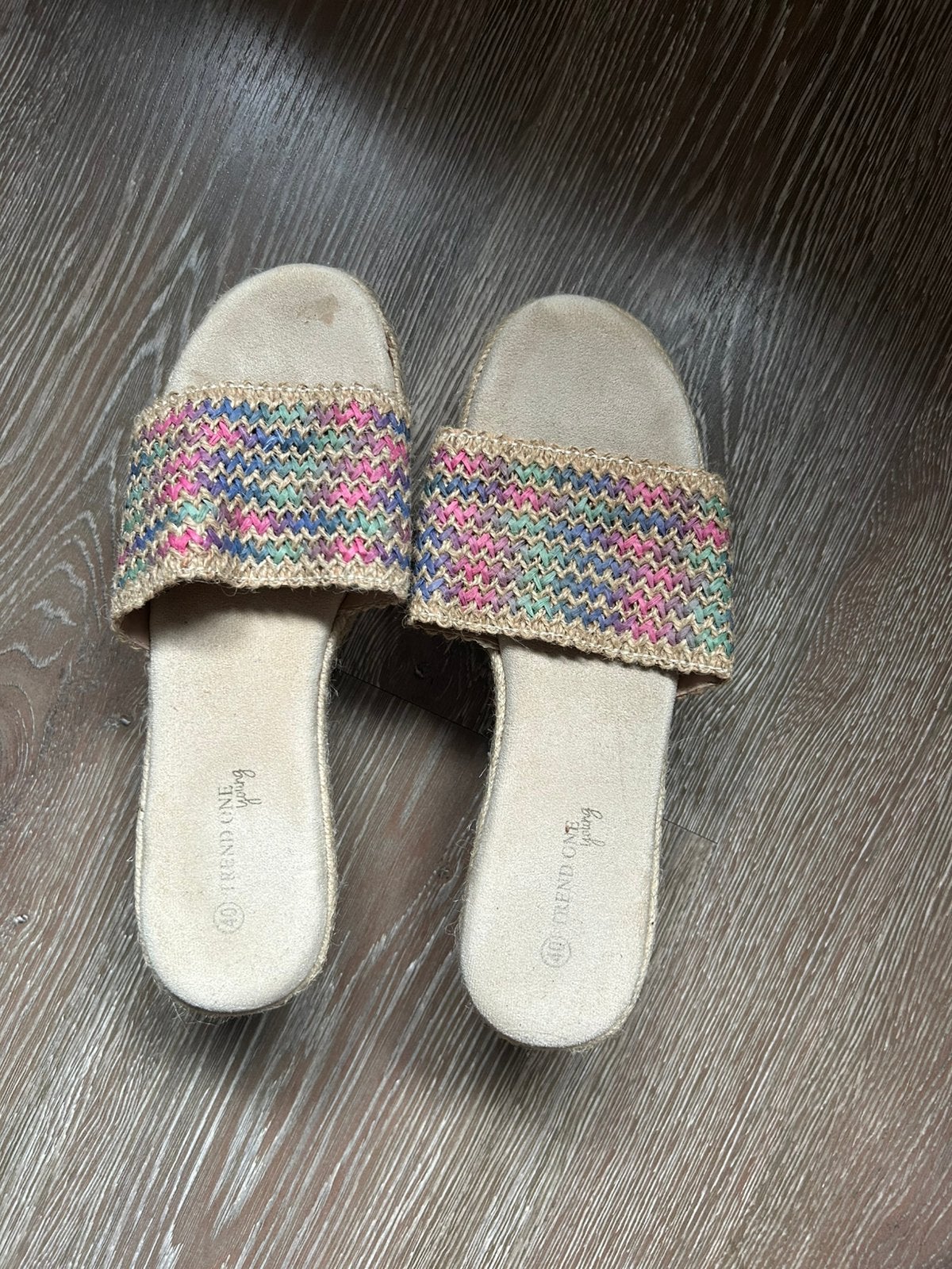 Leuke slippers, Beige, Zo goed als nieuw, Sandalen of Muiltjes, Ophalen of Verzenden
