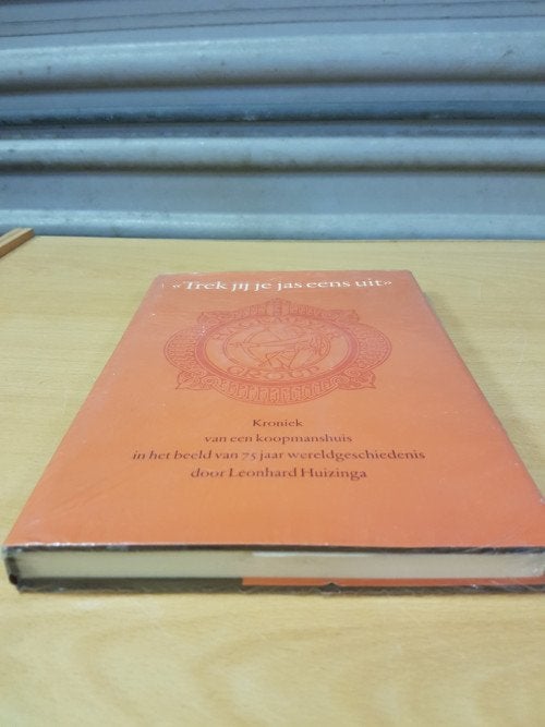 boek trek jij je jas eens uit, Ophalen of Verzenden