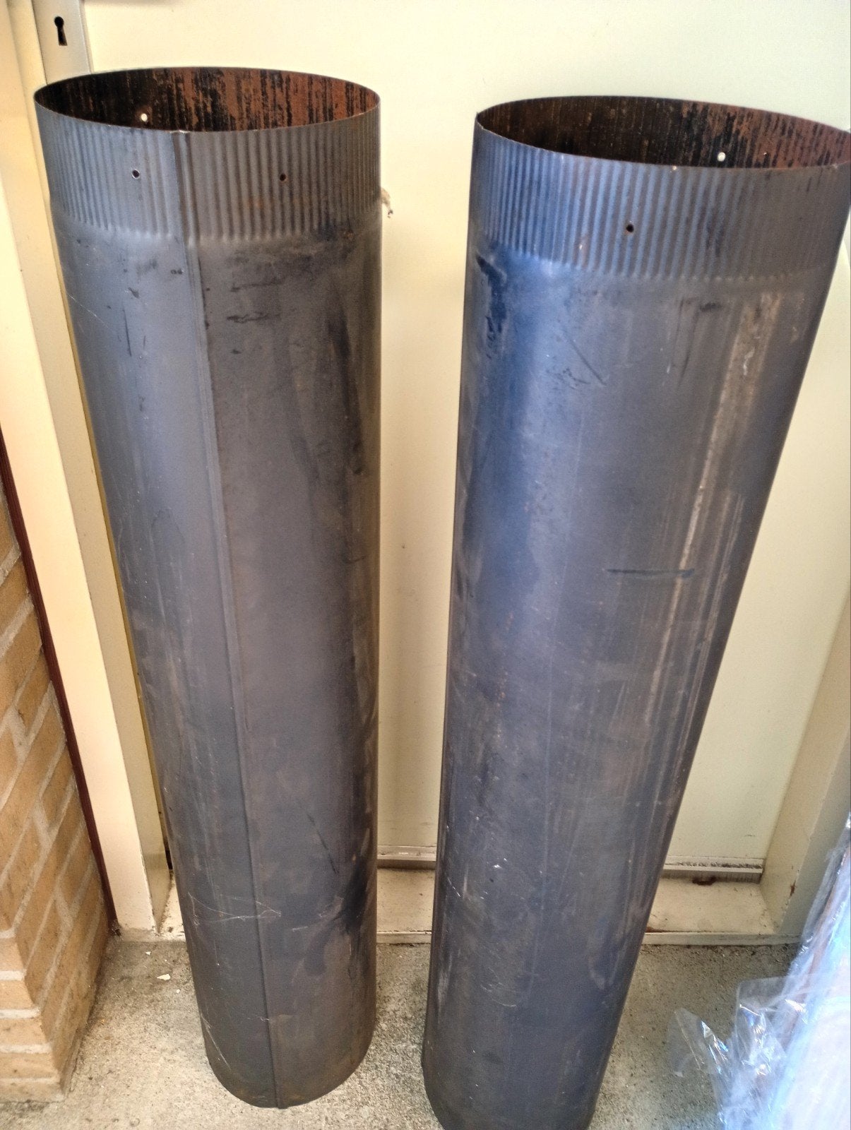 Twee stalen kachelpijp buizen 200mm, Ophalen