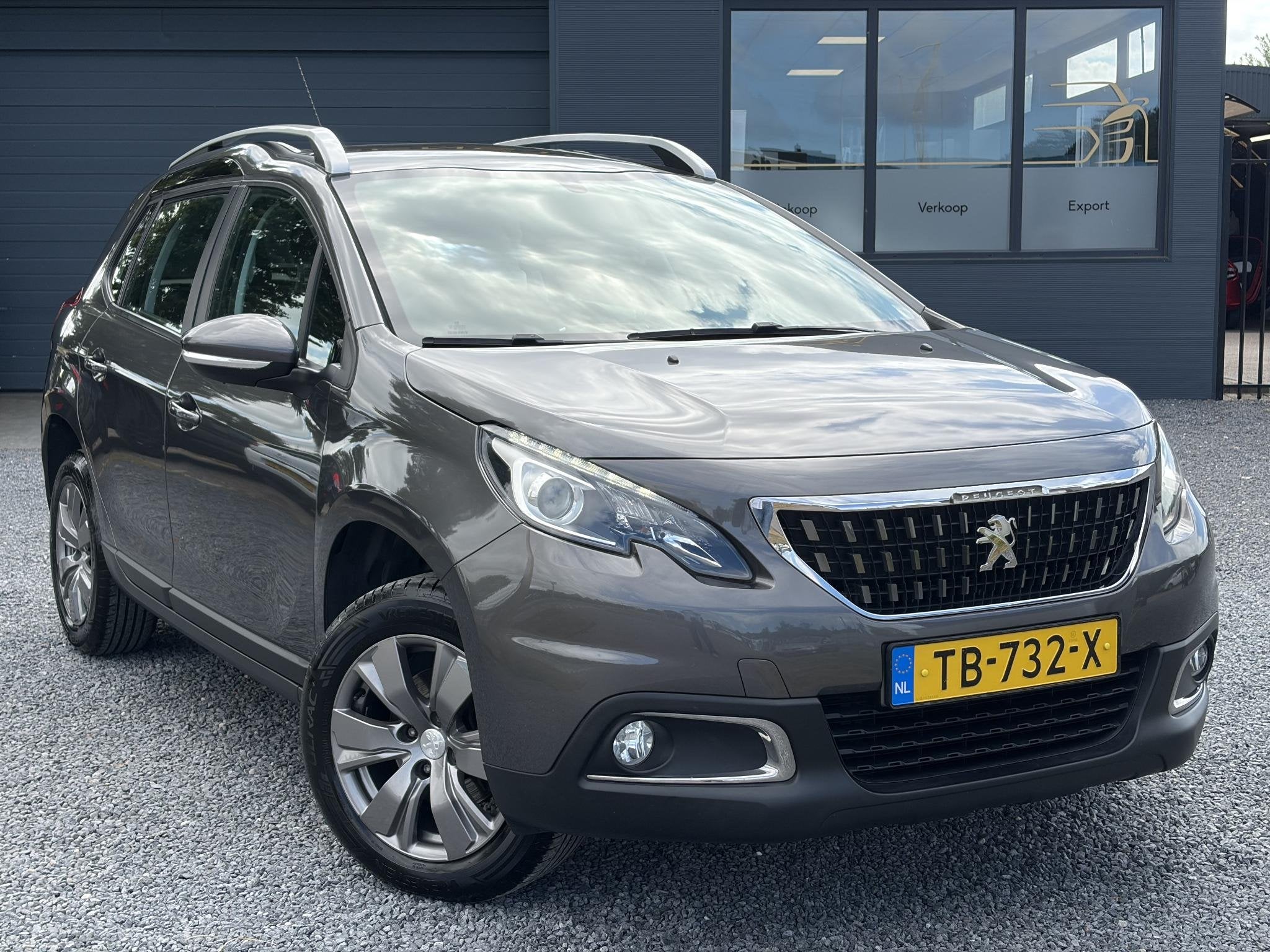 Peugeot 2008 1.2 PureTech Blue Lion D-riem vv in 2024 l Pano, Auto's, Peugeot, Voorwielaandrijving, Dealer onderhouden, Stof, Euro 6