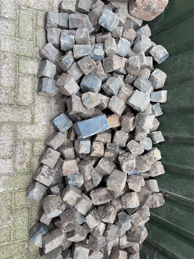 Gebruikte kasseien/kinderkopjes voor tuin of oprit, Ophalen, Gebruikt, Grijs, Kei