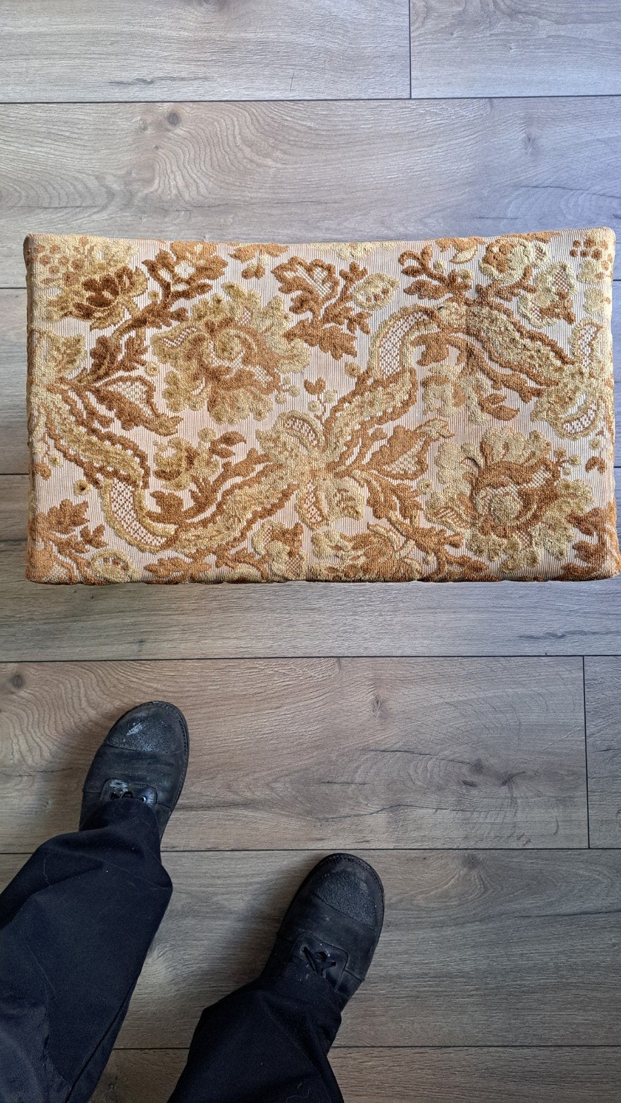 Vintage voetenbankje met gebloemde stof, Gebruikt, 50 tot 75 cm, Ophalen of Verzenden, Stof