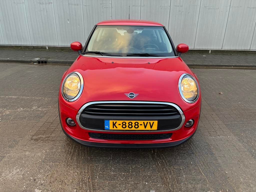 Mini one 3-deurs (f56) 1.5 102pk 2021 Rood, Auto's, Mini, Voorwielaandrijving, Stof, 4 stoelen, 49 €/maand
