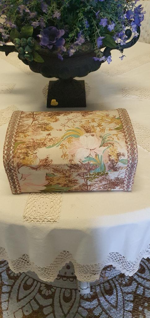 Brocante/vintage stoffendoos, Ophalen of Verzenden