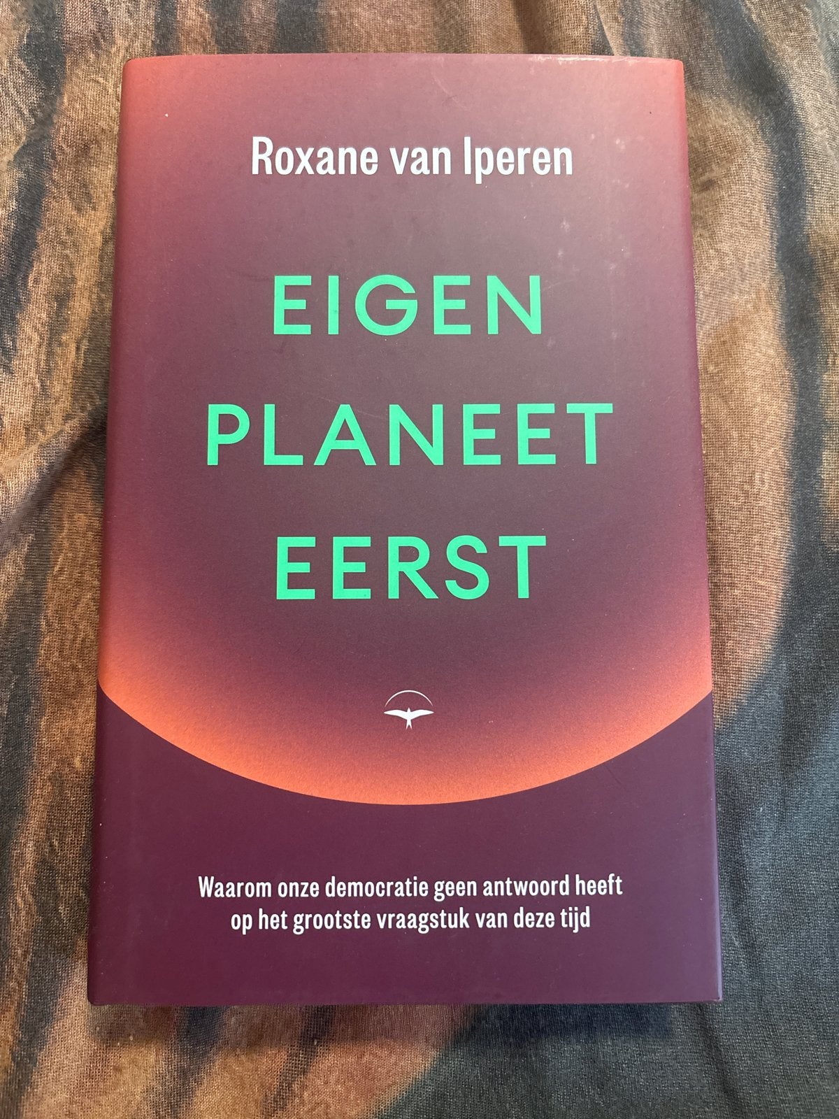 Roxane van Iperen - Eigen Planeet Eerst (Klimaat), Boeken, Politiek en Maatschappij, Ophalen of Verzenden, Gelezen, Maatschappij en Samenleving
