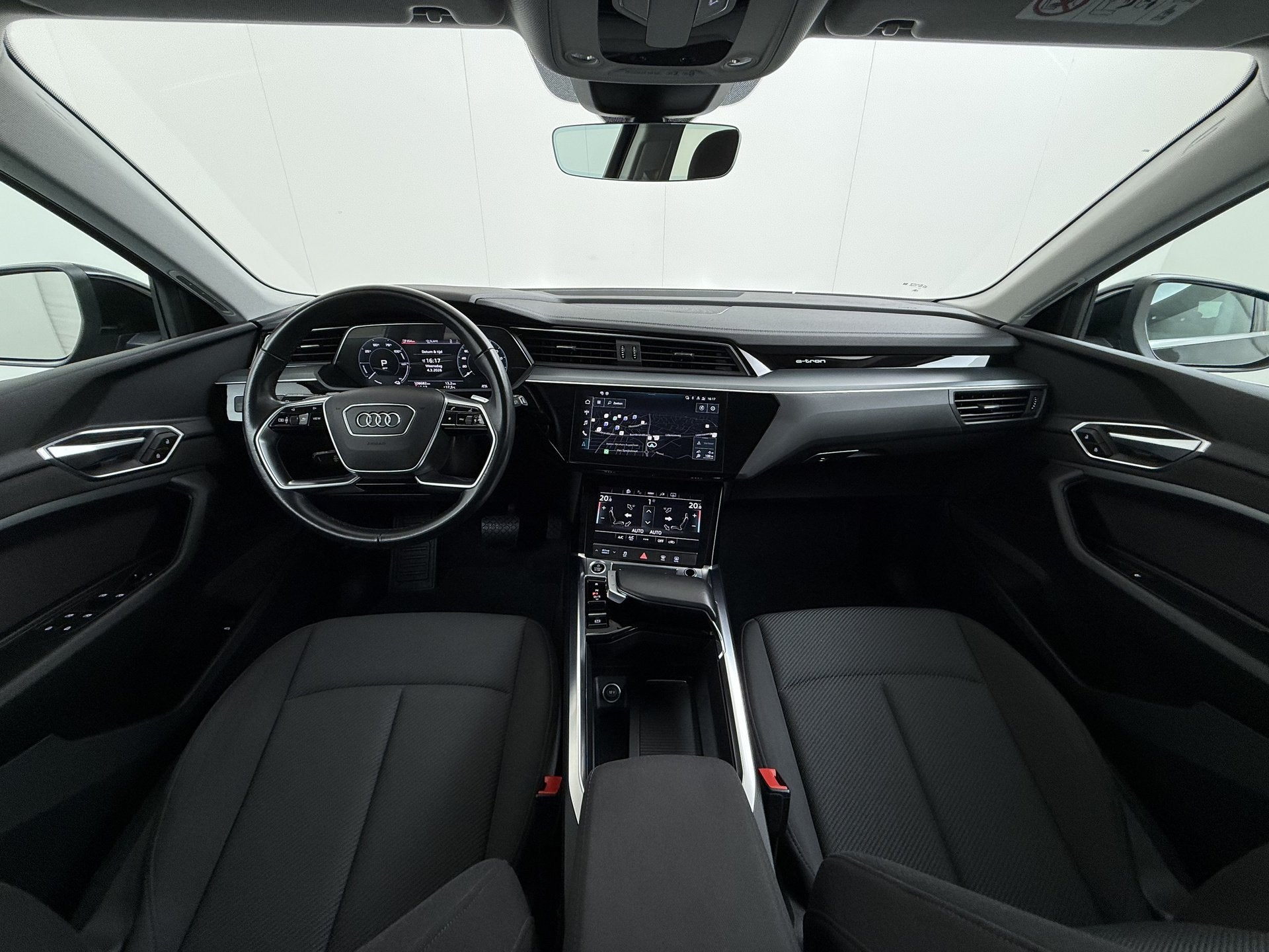 Audi e-tron 55 Quattro 408pk 95kWh SOH 92% Luchtvering LED N, Auto's, Automaat, 131 €/maand, Stof, Zwart