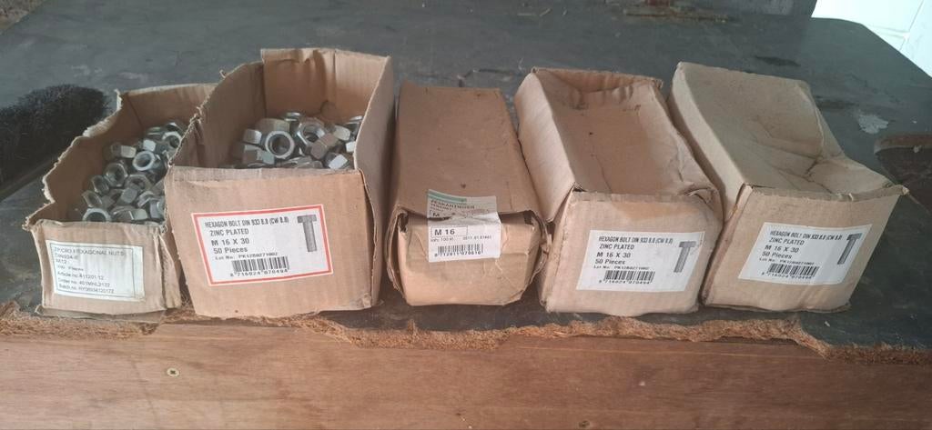 Bouten ,moeren M12  M16, Ophalen, Minder dan 50 mm, Bouten of Moeren
