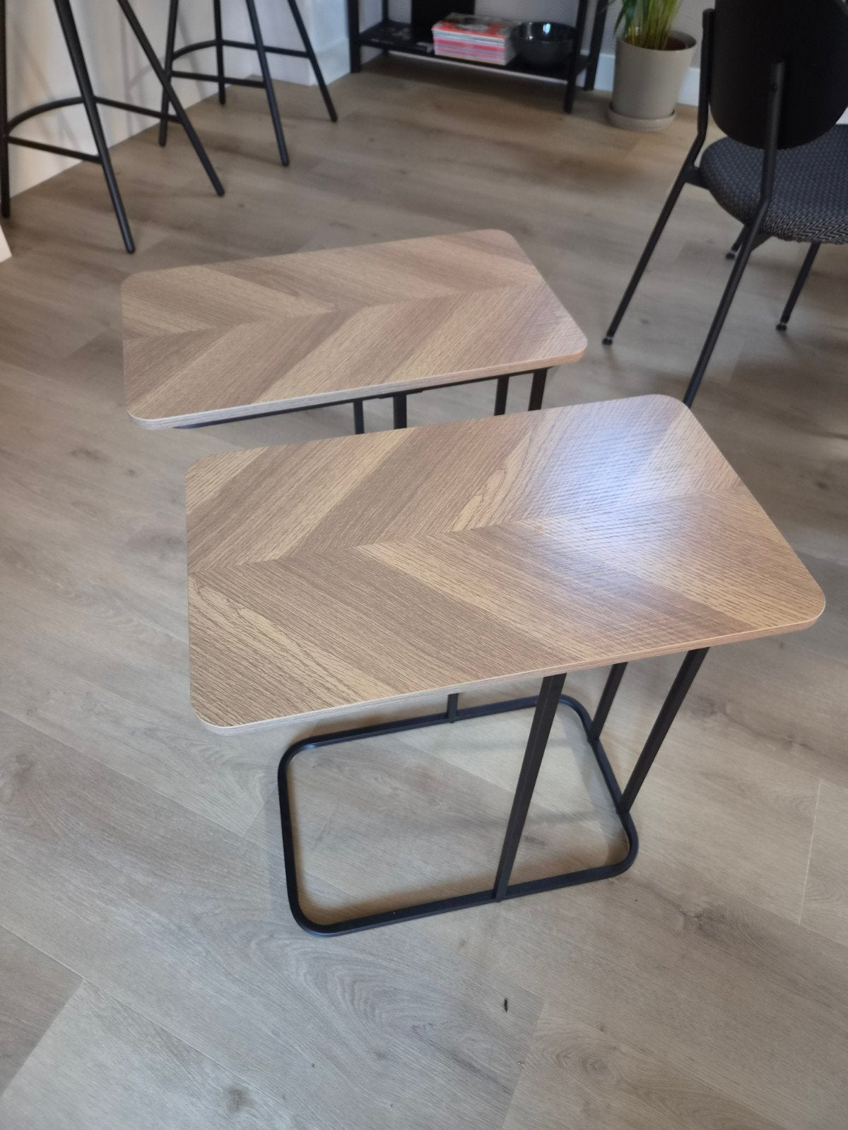 Set van 2 bijzettafels/laptoptafels, Huis en Inrichting, Tafels | Bijzettafels, Modern, Industrieel, 55 tot 75 cm, Zo goed als nieuw