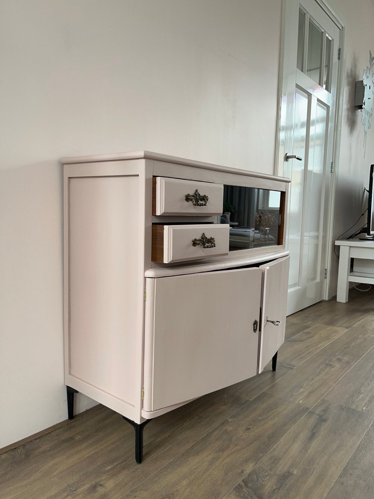 Antiek dressoir/theekastje in leuke kleur, Huis en Inrichting, Gebruikt, 50 tot 100 cm, 25 tot 50 cm, Overige houtsoorten
