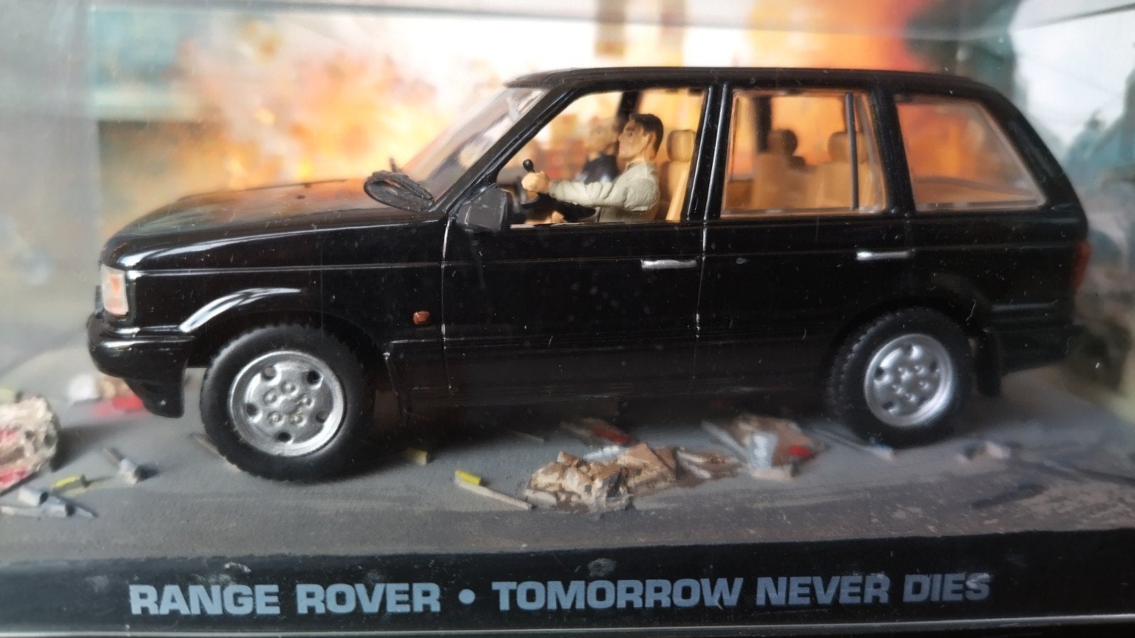 Range Rover 1:43 James Bond 007 Tomorrow never Dies Pol, Hobby en Vrije tijd, Modelauto's | 1:24, Overige merken, Auto, Verzenden
