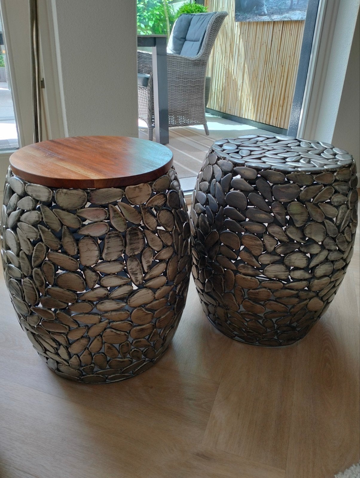 Set van 2 bijzettafel, zilver metaal, Ophalen of Verzenden, Zo goed als nieuw, Rond, Overige materialen
