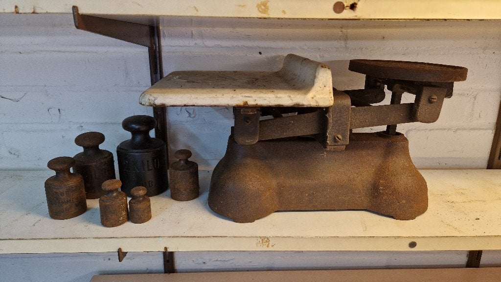 Antieke weegschaal gietijzer gewichten metaal vintage, Ophalen of Verzenden