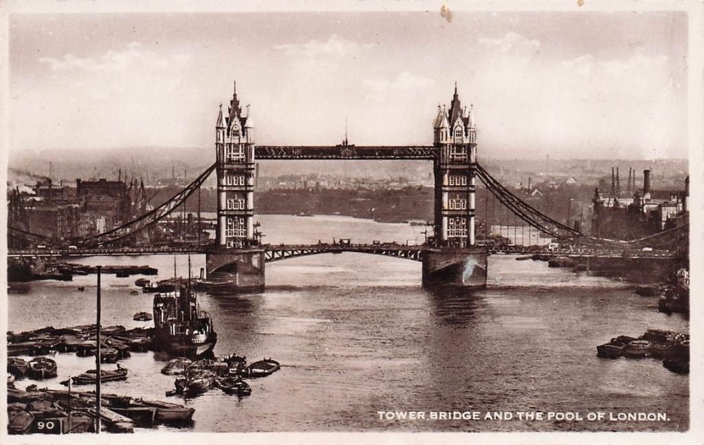 702-324-009 Ower Bridge And The Pool Of London, Verzamelen, Ansichtkaarten | Buitenland, Verzenden, Voor 1920, Engeland