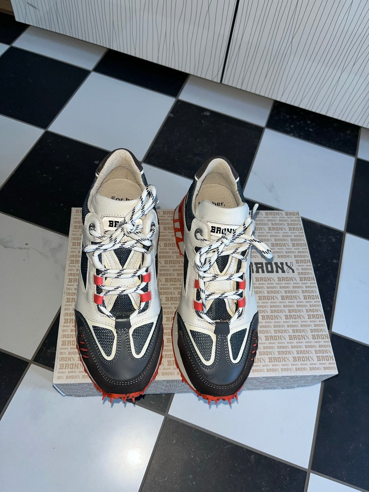Bronx sneakers mt 38, Beige, Ophalen of Verzenden, Sneakers of Gympen, Zo goed als nieuw