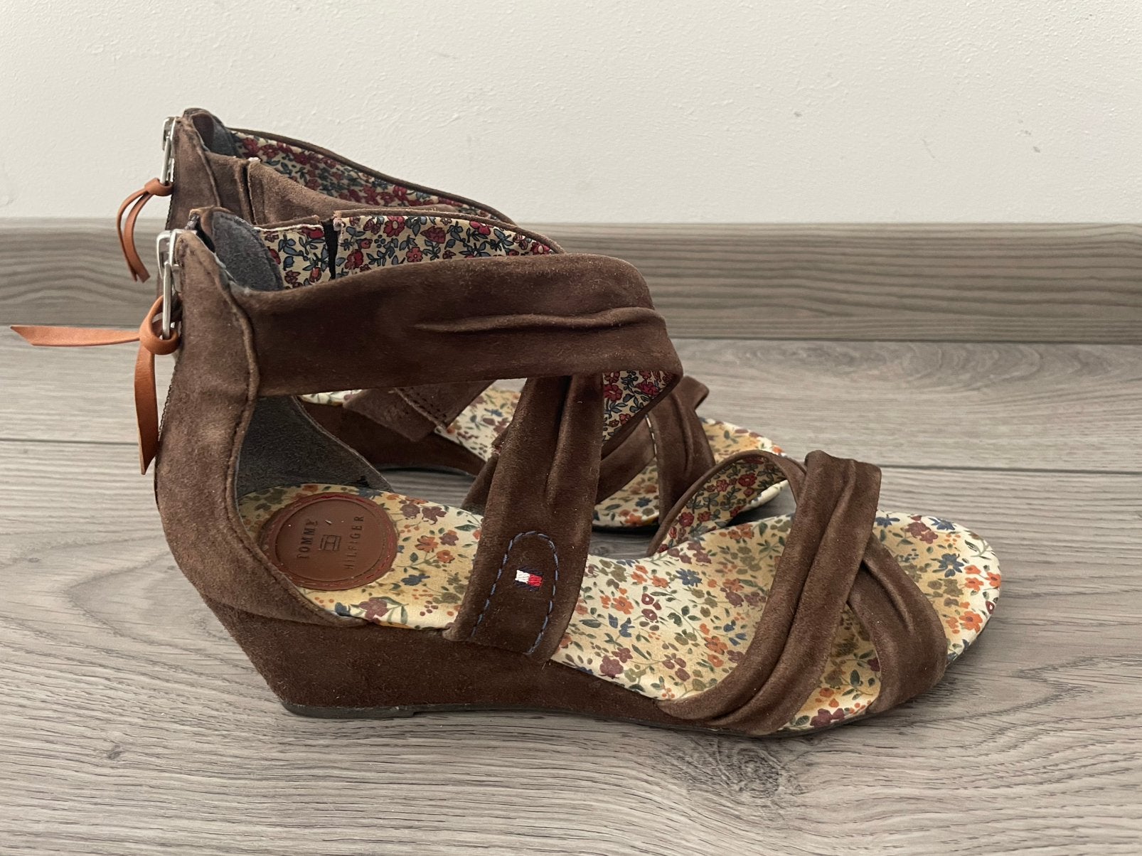 Sandalen sleehakken Tommy Hilfiger maat 38, Bruin, Gedragen, Sandalen of Muiltjes, Ophalen of Verzenden