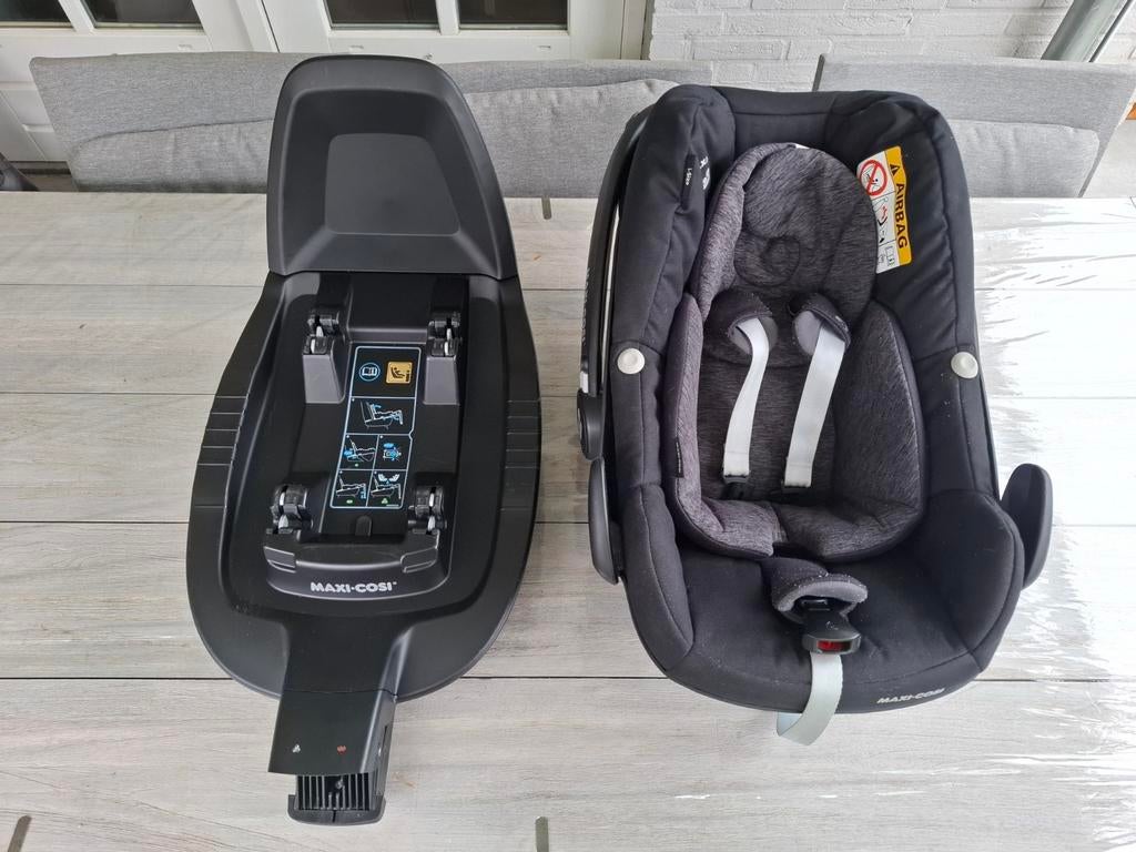 Maxi-Cosi Pebble autostoel met FamilyFix base, Ophalen, Autogordel of Isofix, Gebruikt, Zijbescherming