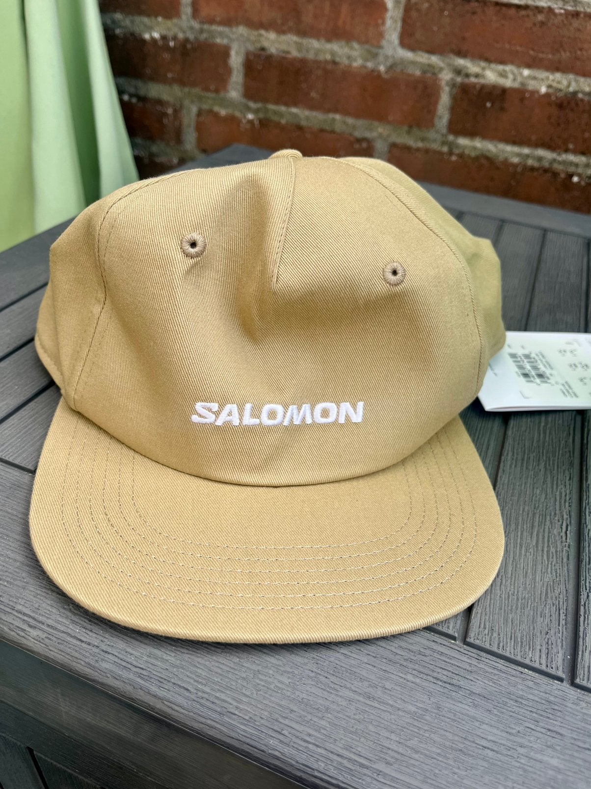 Salomon snapback beige sand pet cap outdoor hiking new, Verzenden, Nieuw, One size fits all, Pet