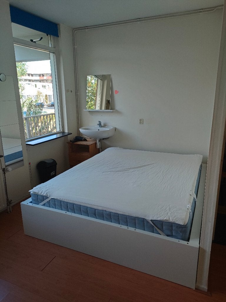 Ikea MALM Bed and Mattress, Huis en Inrichting, Slaapkamer | Bedden, Wit, Tweepersoons, Ophalen of Verzenden, Zo goed als nieuw