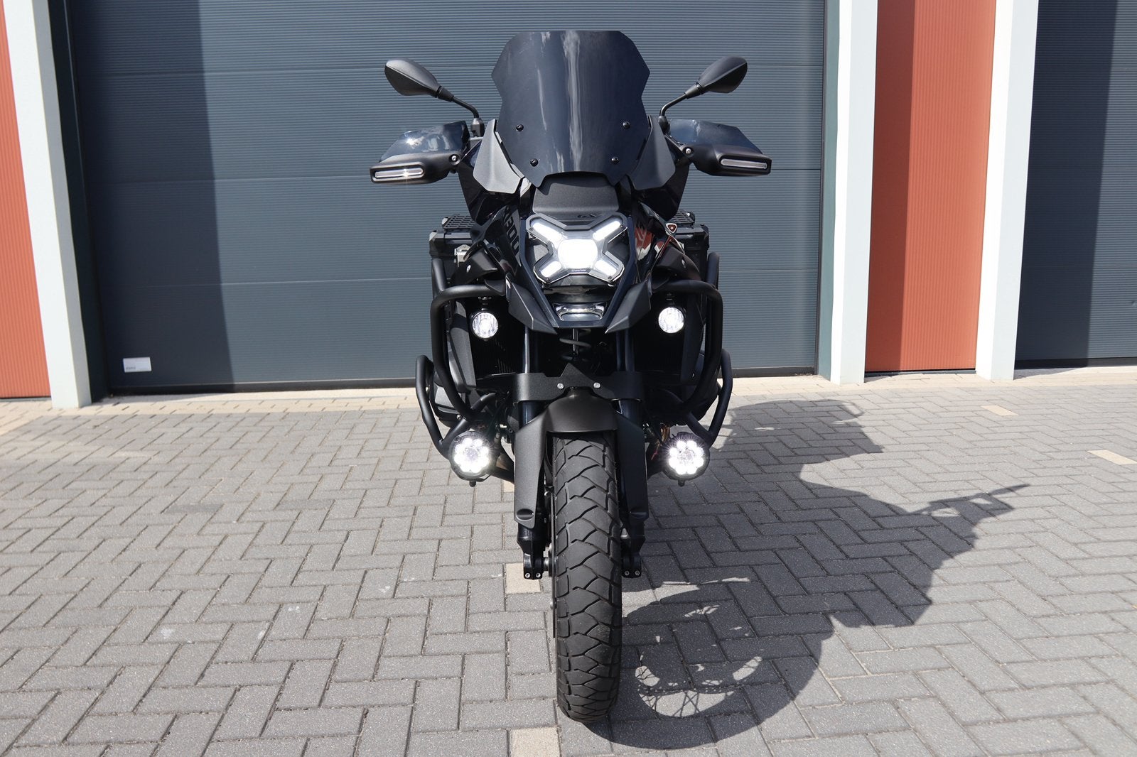 BMW R 1300 GS ASA TRIPLE BLACK 2025 LONERIDER BOS NEW BTW, Motoren, 2 cilinders, Motorrijbewijs A, Meer dan 35 kW, Toermotor