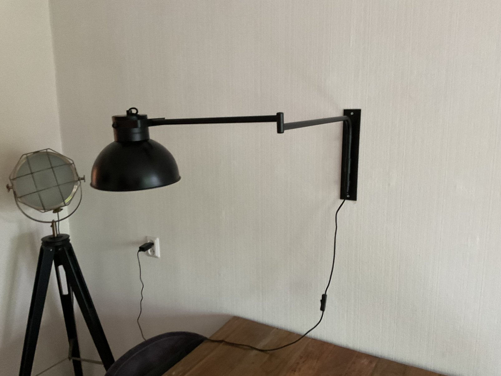 Zwarte wandlamp uitschuifbaar - ideaal voor eettafel/leeshoe, Ophalen, Gebruikt, Metaal