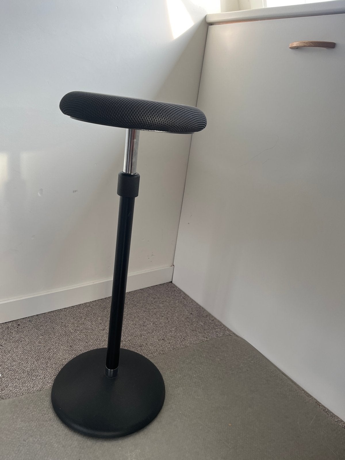 In hoogte verstelbare ergonomische stahulp/kruk, Ophalen of Verzenden, In hoogte verstelbaar, Gebruikt, Overige materialen