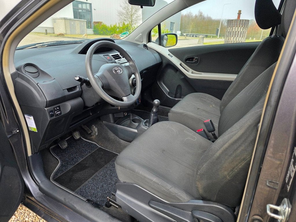 Toyota Yaris 1.0 VVTi Acces AIRCO *apk:02-2027*, Auto's, Toyota, Voorwielaandrijving, Euro 5, 750 kg, 965 kg
