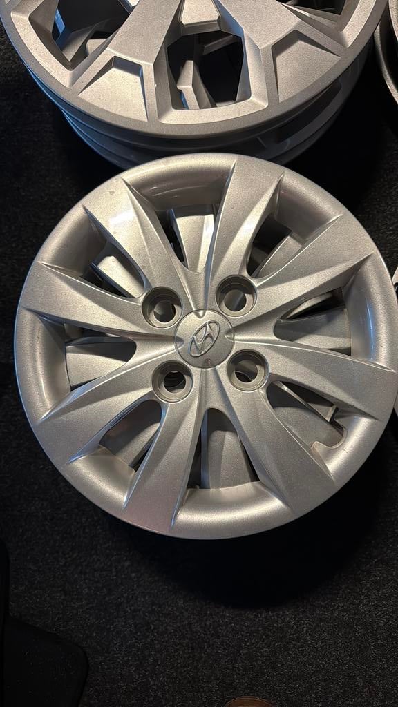 Hyundai wieldoppen set 13 inch, Ophalen of Verzenden, Zo goed als nieuw