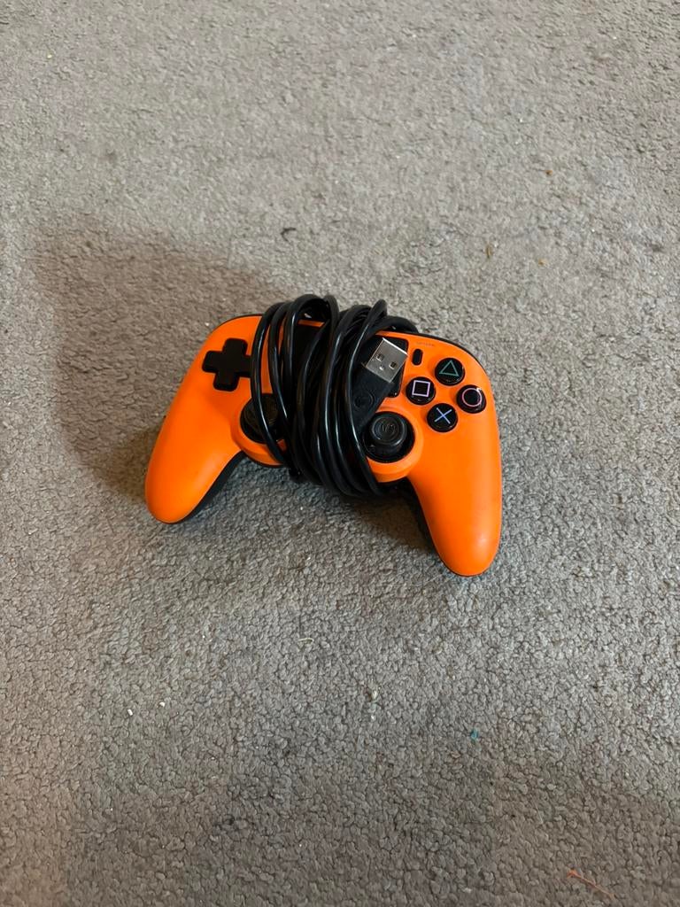 PS4 DUALSHOCK 4 controller met draad, Spelcomputers en Games, Spelcomputers | Sony PlayStation Consoles | Accessoires, Zo goed als nieuw