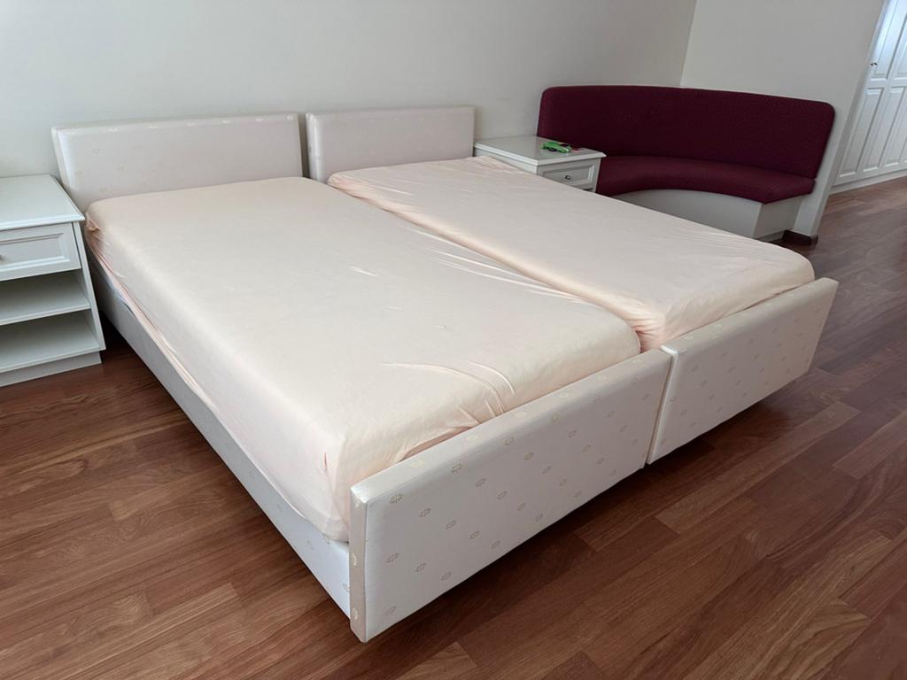 2 Treca luxe bedden met verstelbare bodems, Ophalen, Eenpersoons, Stof, 100 cm