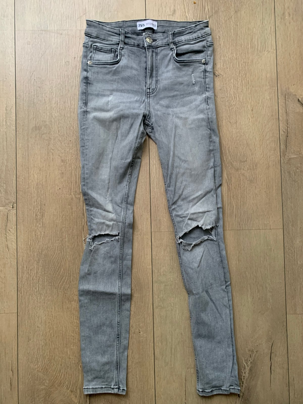 Zara grijze jeans met gaten - maat W28-W29, Ophalen of Verzenden, Gedragen, Grijs, Overige jeansmaten