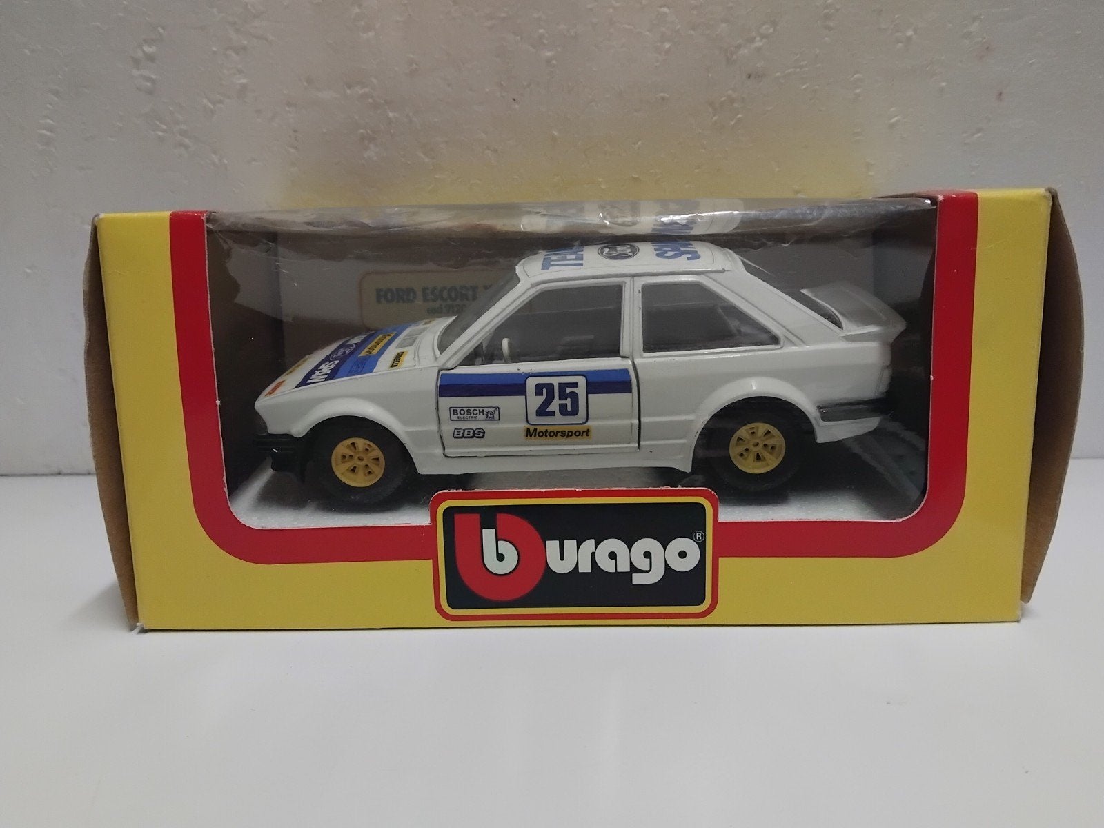 Bburago 1:24 Ford Escort XR 3 wit Rally, Ophalen of Verzenden, Zo goed als nieuw, Auto, Bburago