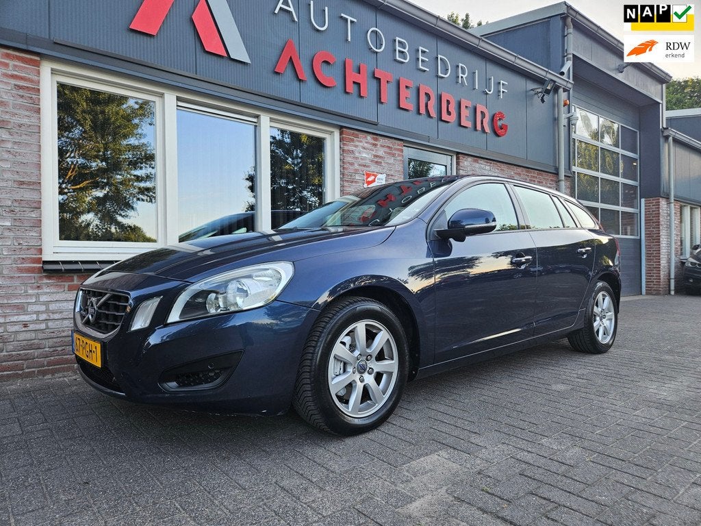 Volvo V60 2.0T Kinetic Automaat! Trekhaak! Leer! Nette Auto!, 4 cilinders, Blauw, 203 pk, Onderhoudsboekje