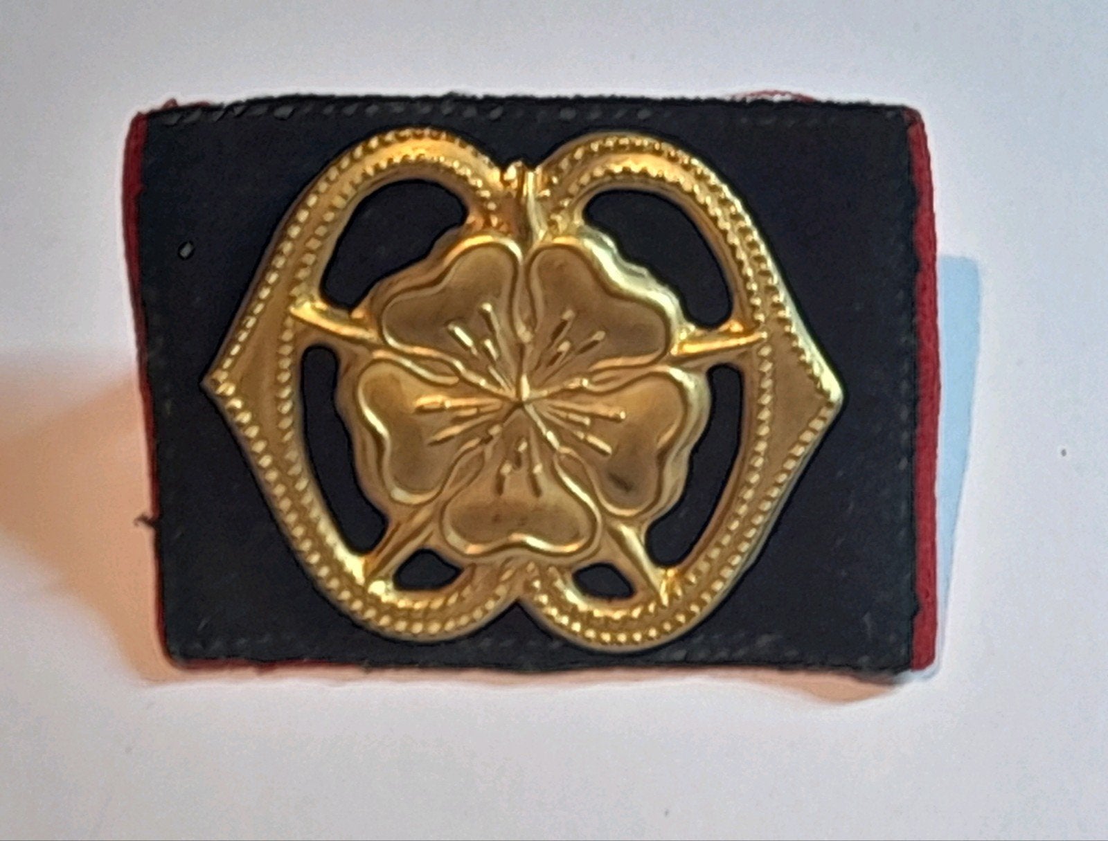 1e model baretembleem MILVA met 4 buiglippen, Verzamelen, Militaria | Algemeen, Ophalen of Verzenden, Landmacht, Nederland, Embleem of Badge