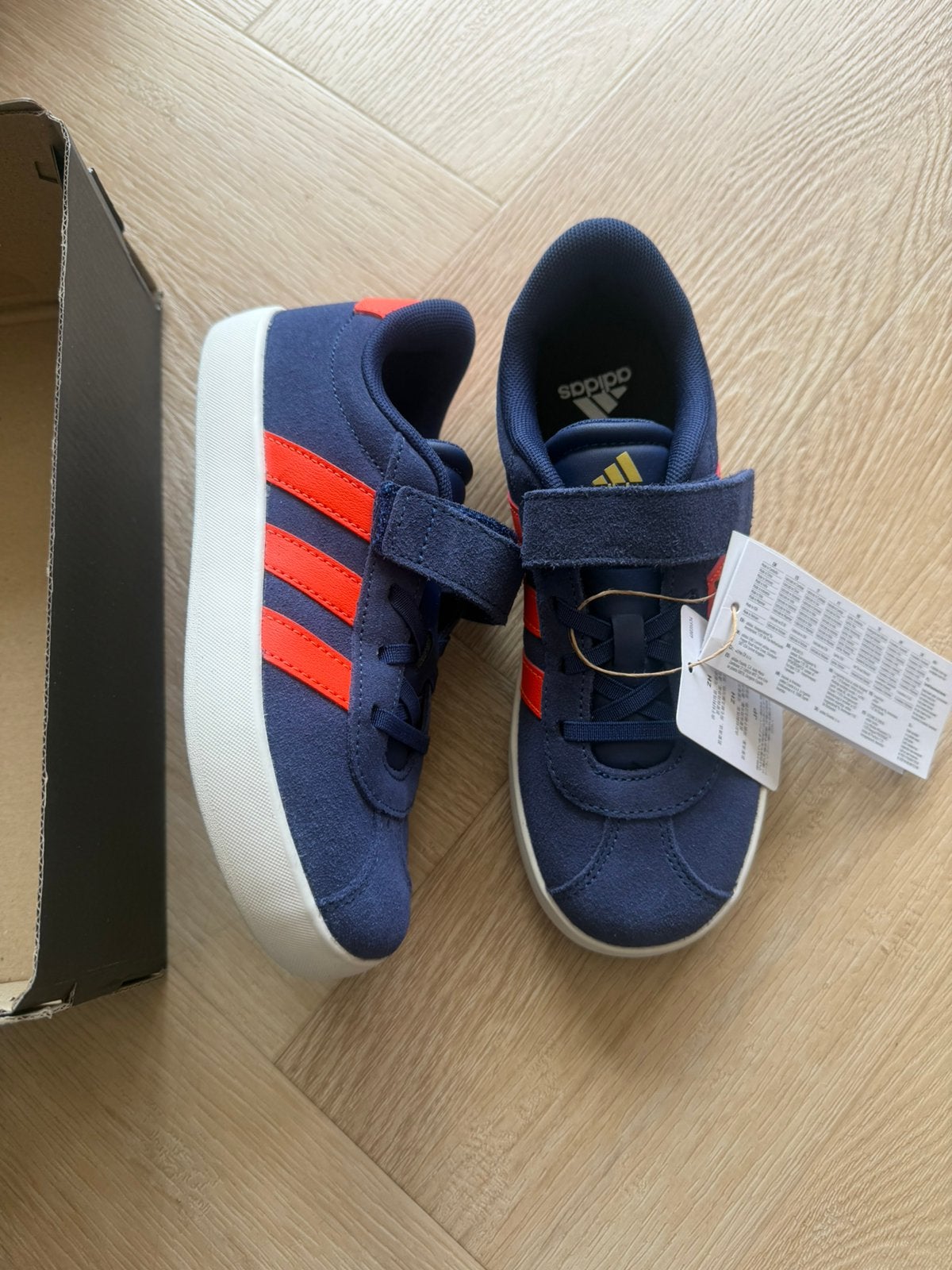 Adidas sneakers maat 33 nieuw, Schoentjes, Nieuw, Ophalen of Verzenden, Info@adidas.nl