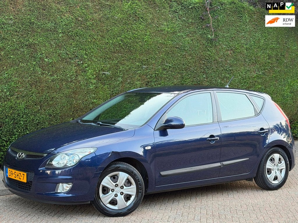 Hyundai I30 1.6i Dynamic RIJDSUPER!/NLAUTO!/AIRCO/APK, Auto's, Hyundai, Gebruikt, 1591 cc, 4 cilinders, Blauw
