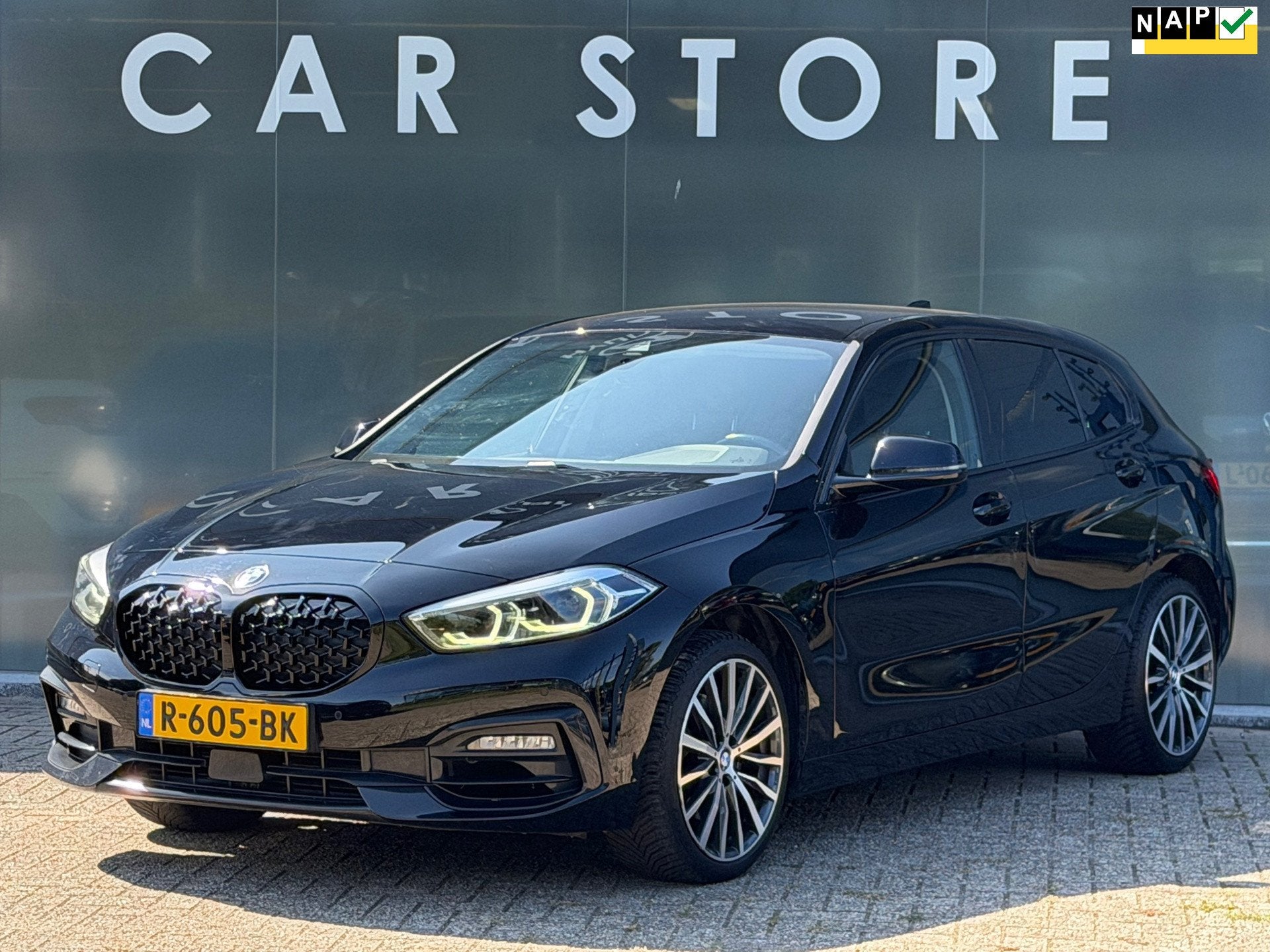 BMW 1-serie 116i Sport line Business Edition |NAV|PDC| Stoel, Auto's, Gebruikt, Leder en Stof, Zwart, Origineel Nederlands