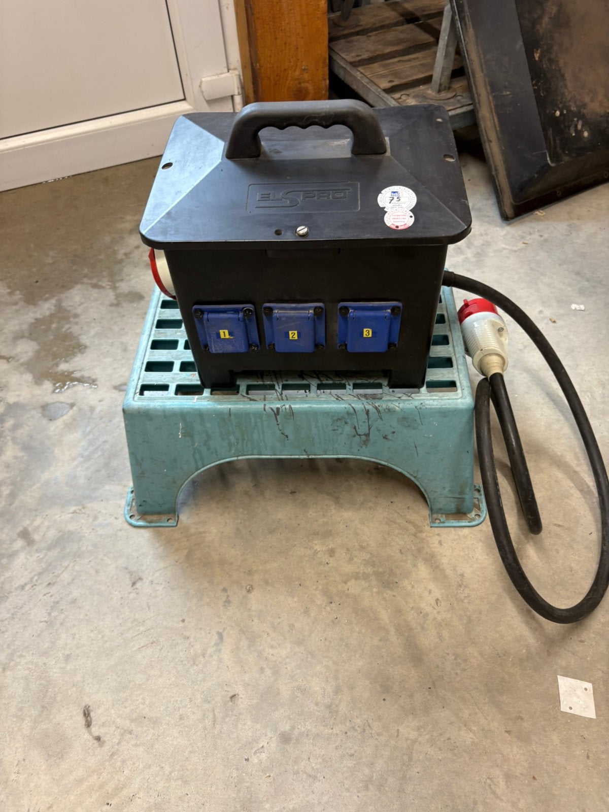 Vello Stroomverdeelkast / zwerfkast 32 Amp. Nieuwe  Keuring, Gebruikt, Overige typen, Vello, Ophalen