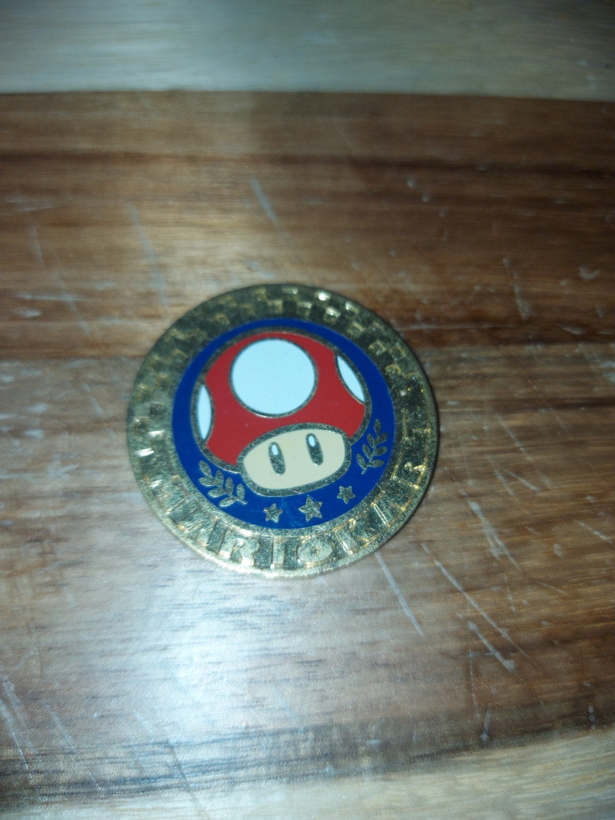 Mario Kart Mushroom Cup Medaille - Verzamelobject, Ophalen of Verzenden, Zo goed als nieuw