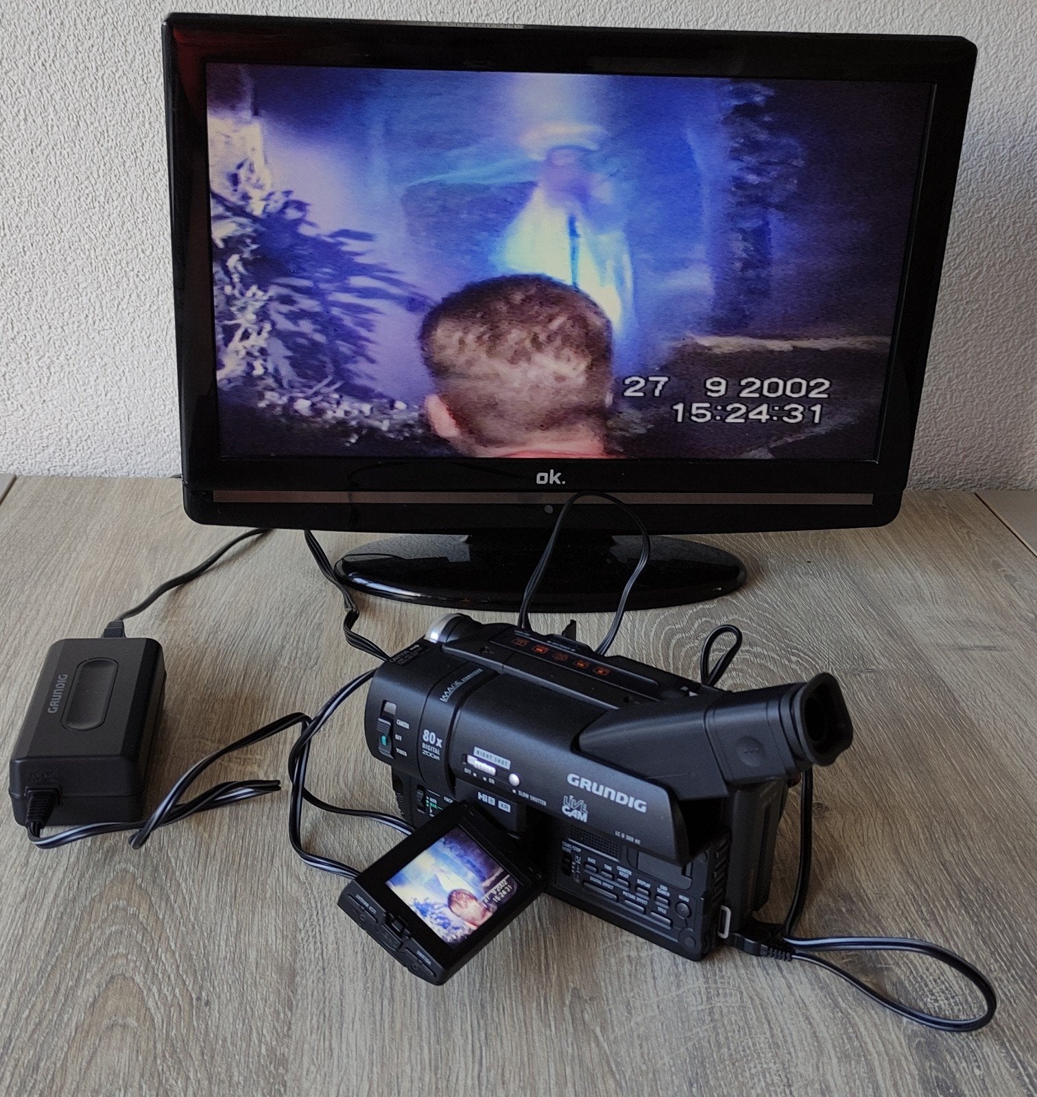 GRUNDIG/SONY ANALOOG CAMERA voor VIDEO 8 en HI8 BANDJES, Ophalen of Verzenden, Overige soorten, Camera