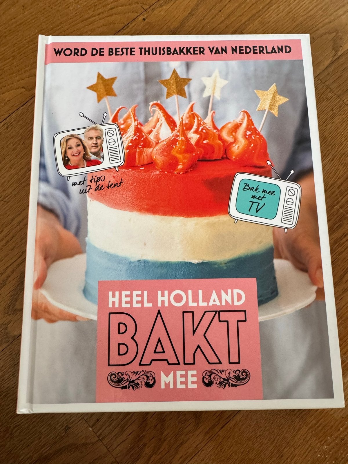 Heel Holland Bakt Mee - Seizoen 4 Bakboek, Ophalen of Verzenden, Zo goed als nieuw, Nederland en België, Taart, Gebak en Desserts