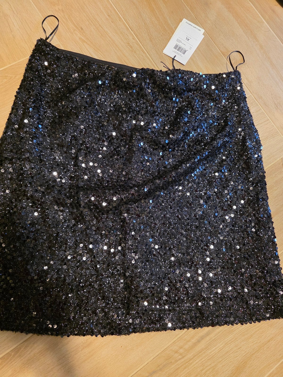 WE mooie pailletten rok nieuw maat XL met rits

Ivm afvallen, WE, Zwart, Maat 46/48 (XL) of groter, Nieuw