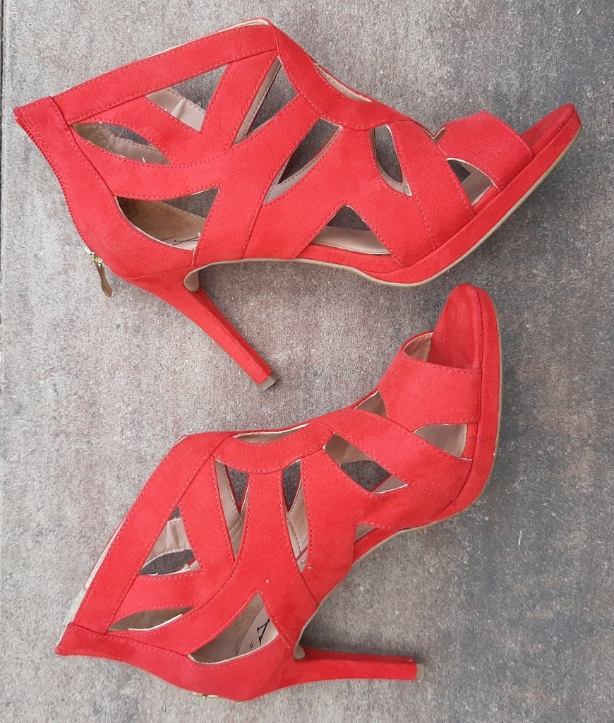 Emilio Luca rood suede maat 41, Ophalen, Zo goed als nieuw, Schoenen met hoge hakken, Rood