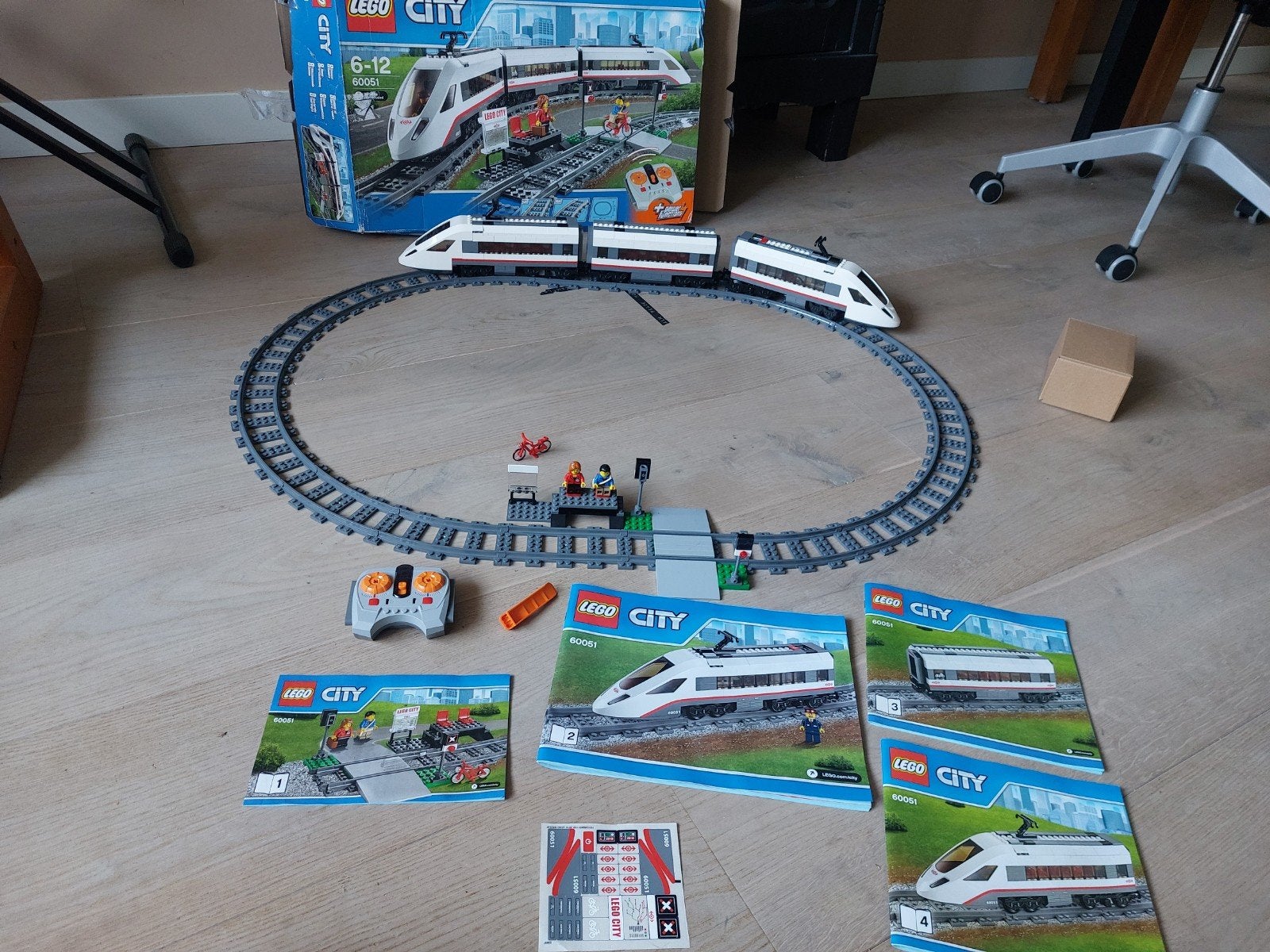 Lego trein 60051 met doos - 100% compleet, Kinderen en Baby's, Speelgoed | Duplo en Lego, City, Lego, Ophalen of Verzenden, Zo goed als nieuw