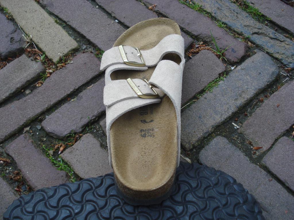 BIRKENSTOCK BEIGE NIEUW 42 NU GRATIS VERZENDING PER POST, Kleding | Dames, Schoenen, Slippers, Verzenden, Beige, Nieuw