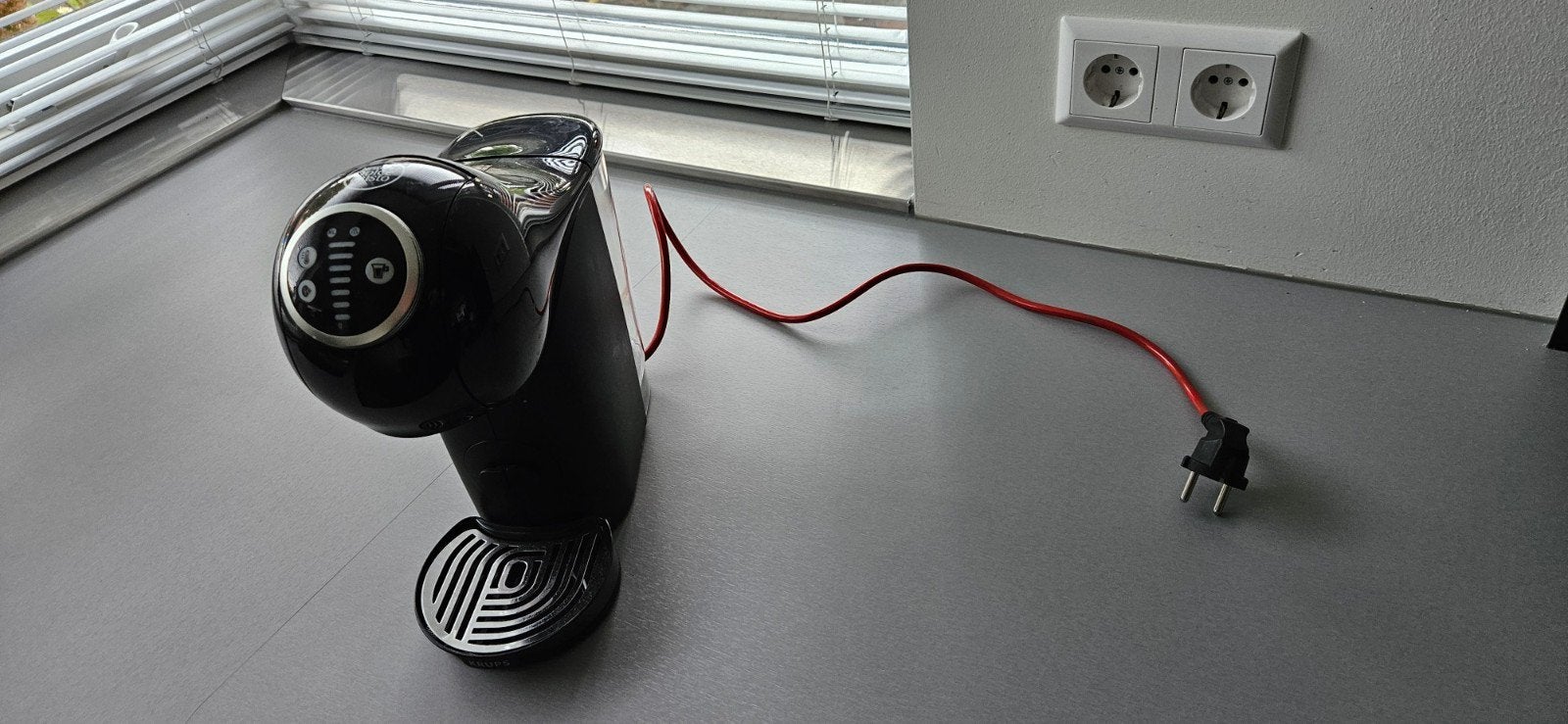 Nescafé Dolce Gusto Genio S Basic Koffiecupmachine Zwart, Witgoed en Apparatuur, Ophalen, Koffiepads en cups, Gebruikt, Koffiemachine