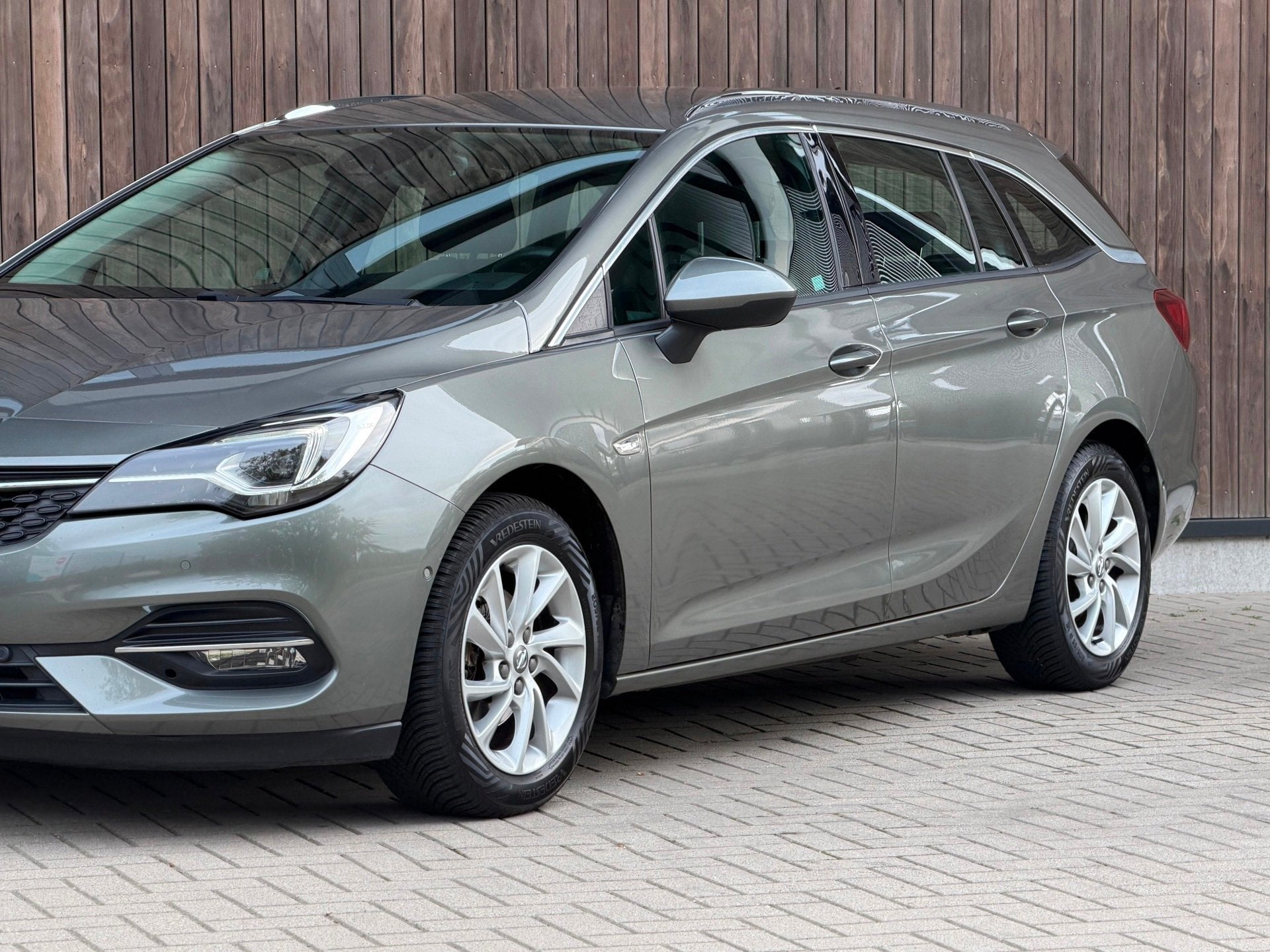 Opel Astra Sports Tourer 1.2 Ultimate / Winterpack / Trekhaa, Voorwielaandrijving, Handgeschakeld, 660 kg, 66 €/maand
