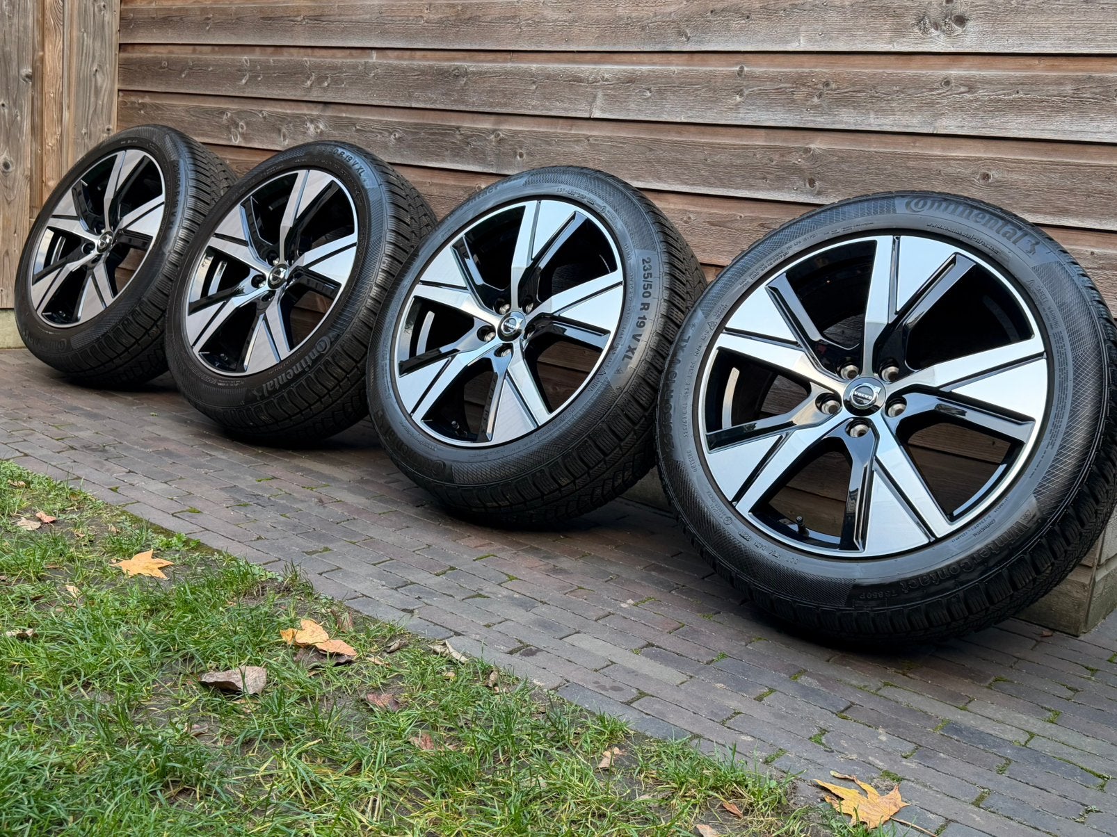 Orig DEMO Volvo C40 XC40 19 inch velgen + winterbanden, 19 inch, Gebruikt, Banden en Velgen, 235 mm