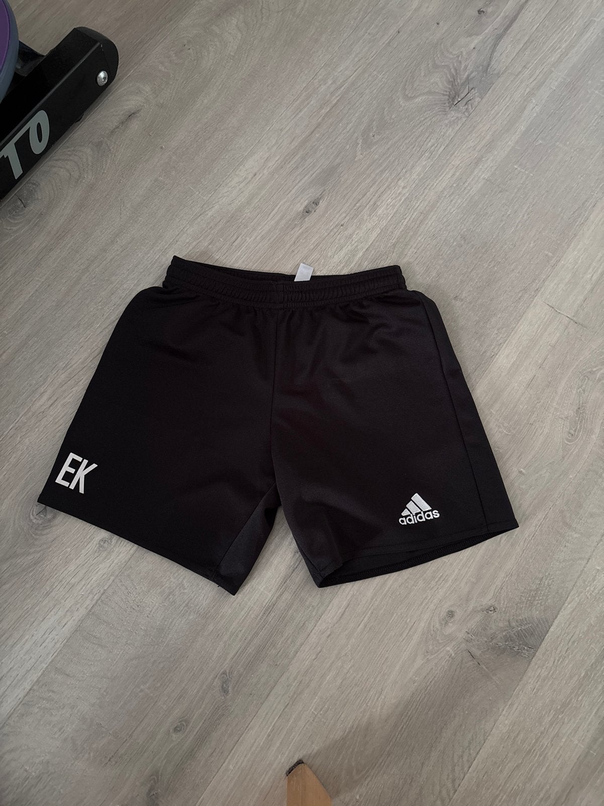 Adidas korte broek maat 140, Ophalen, Zo goed als nieuw, Jongen of Meisje, Sport- of Zwemkleding
