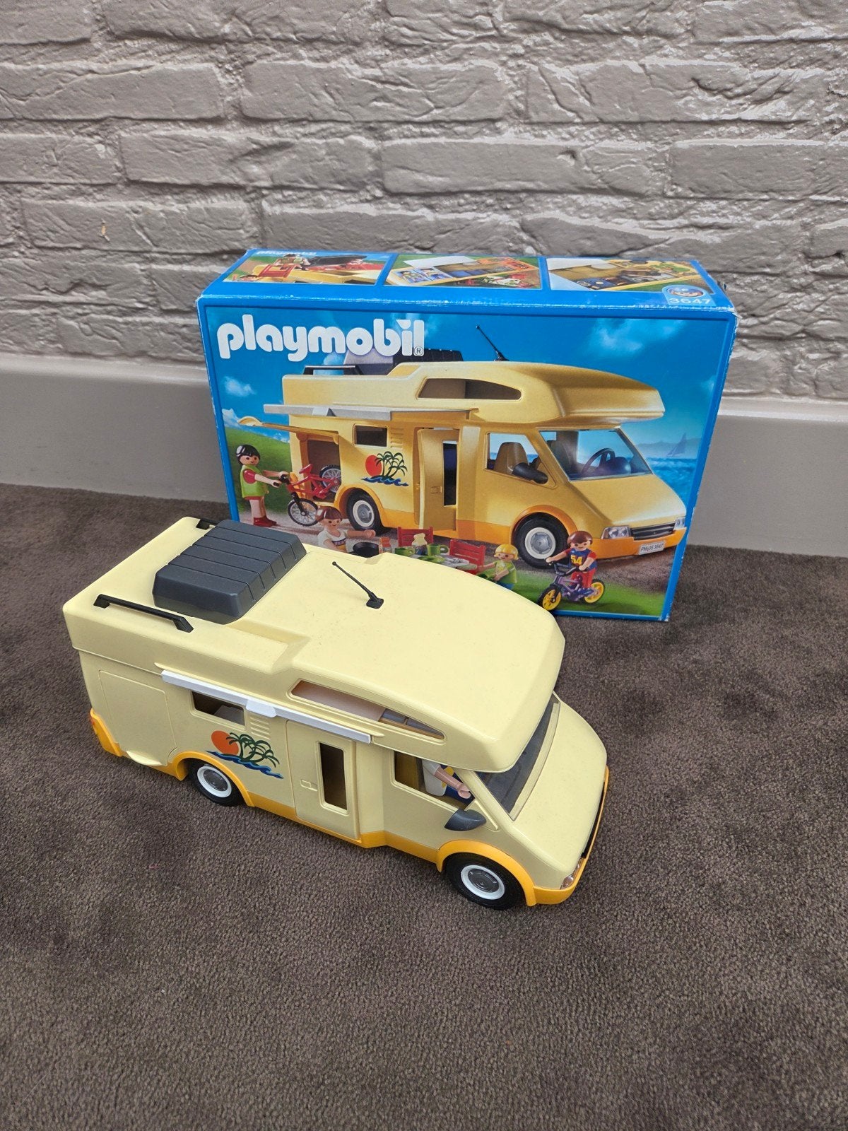 Playmobil Camper - Gele Kampeerwagen met Accessoires, Ophalen of Verzenden, Gebruikt, Jongen of Meisje